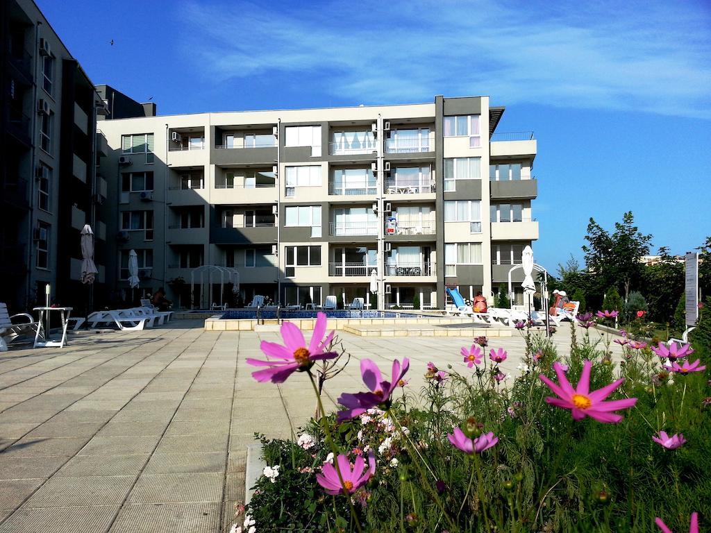 Menada Butterfly Apartment Sveti Vlas Exterior foto