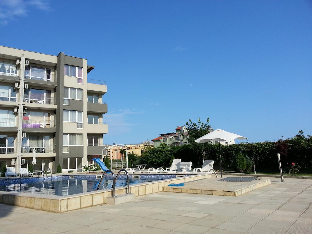 Menada Butterfly Apartment Sveti Vlas Exterior foto
