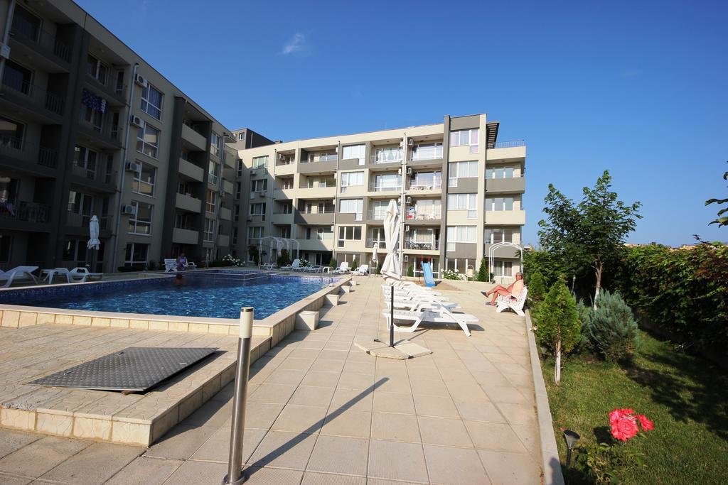 Menada Butterfly Apartment Sveti Vlas Exterior foto
