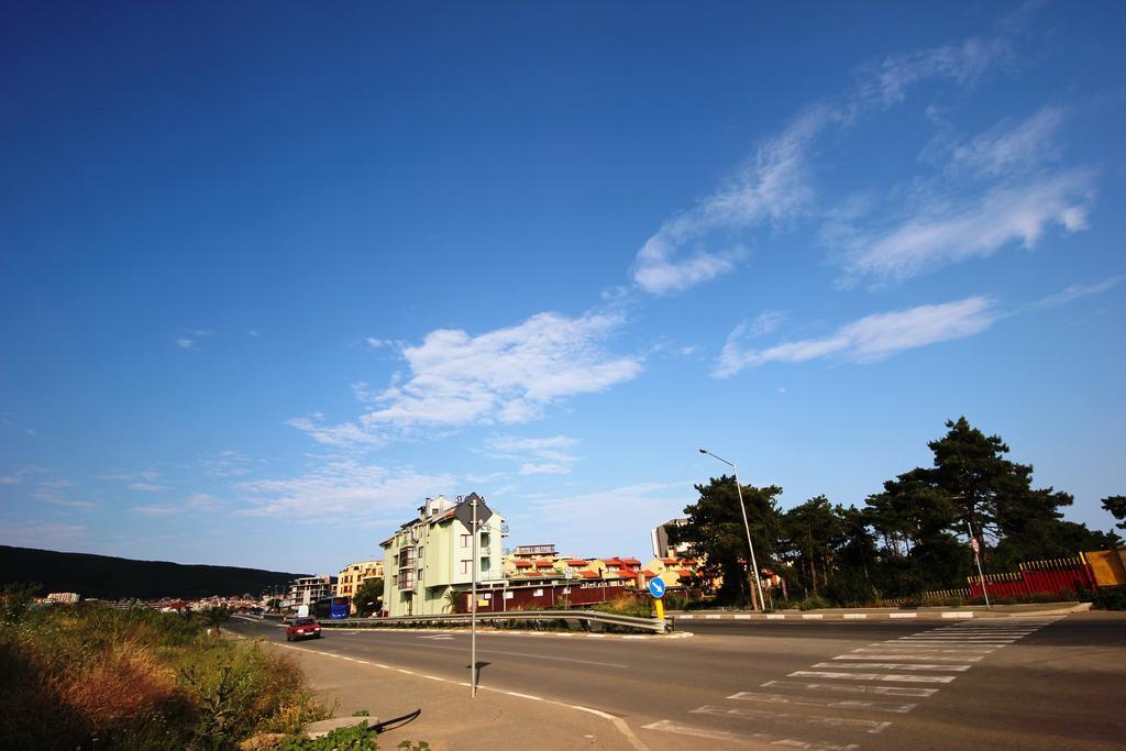 Menada Butterfly Apartment Sveti Vlas Exterior foto