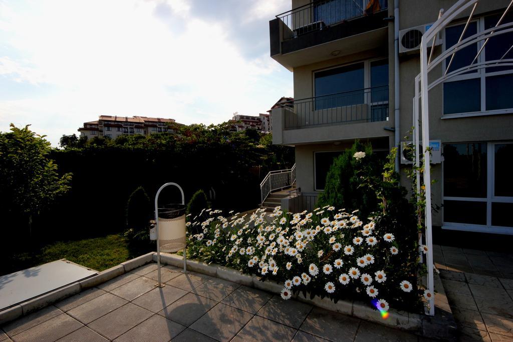Menada Butterfly Apartment Sveti Vlas Exterior foto
