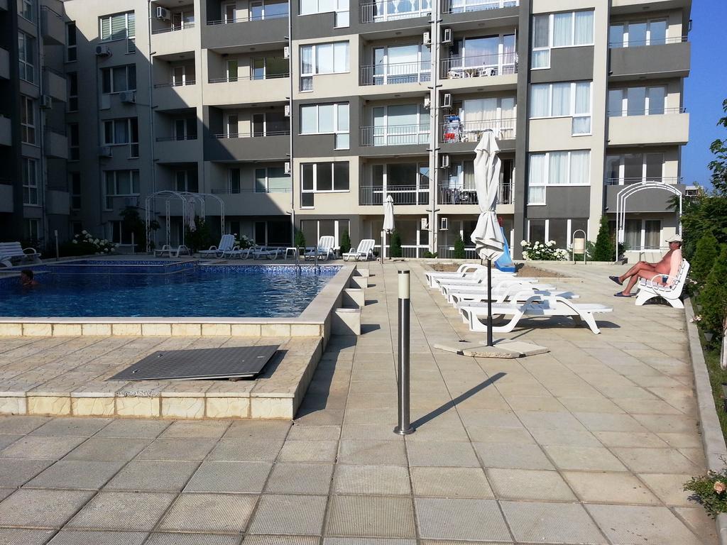 Menada Butterfly Apartment Sveti Vlas Exterior foto