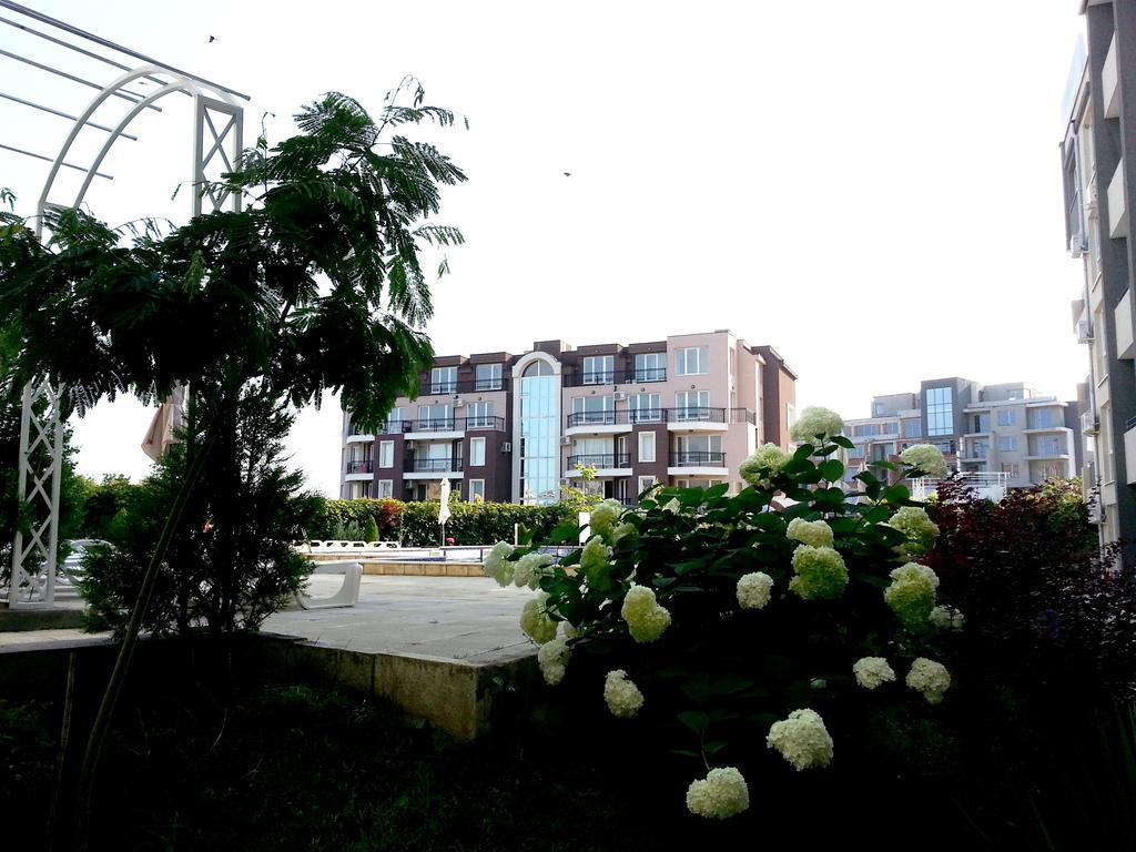 Menada Butterfly Apartment Sveti Vlas Exterior foto