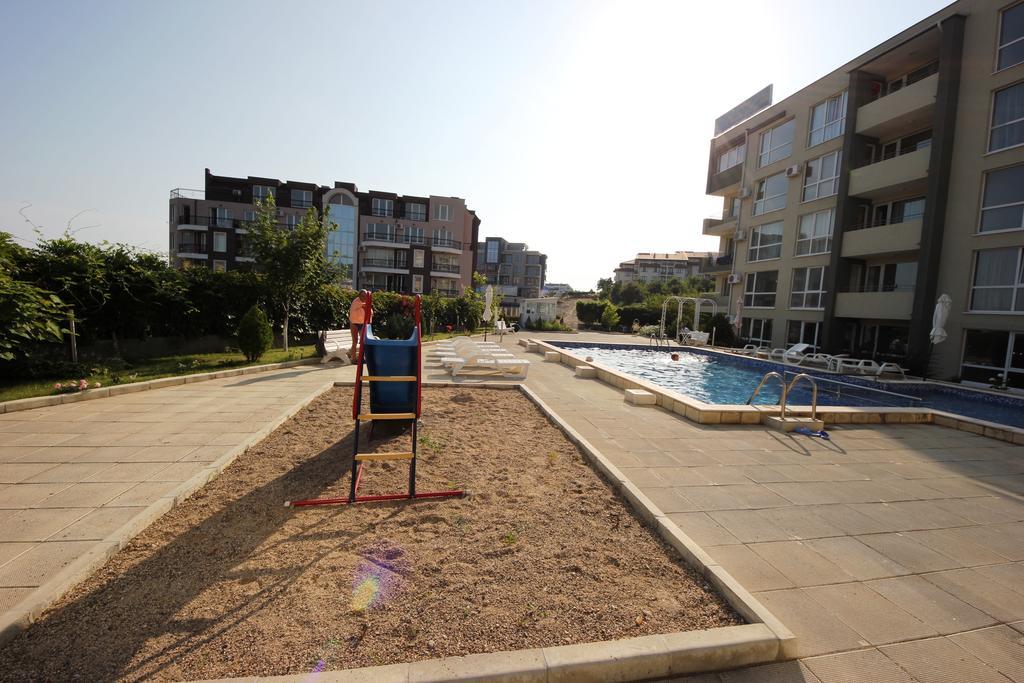Menada Butterfly Apartment Sveti Vlas Exterior foto