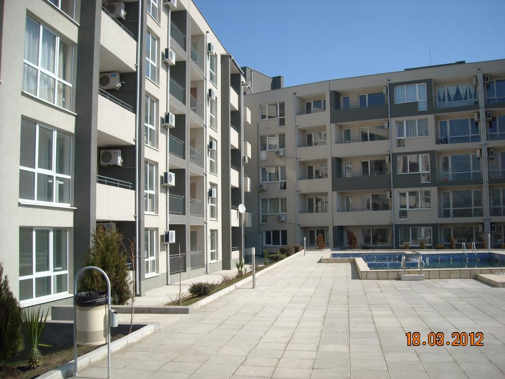 Menada Butterfly Apartment Sveti Vlas Exterior foto